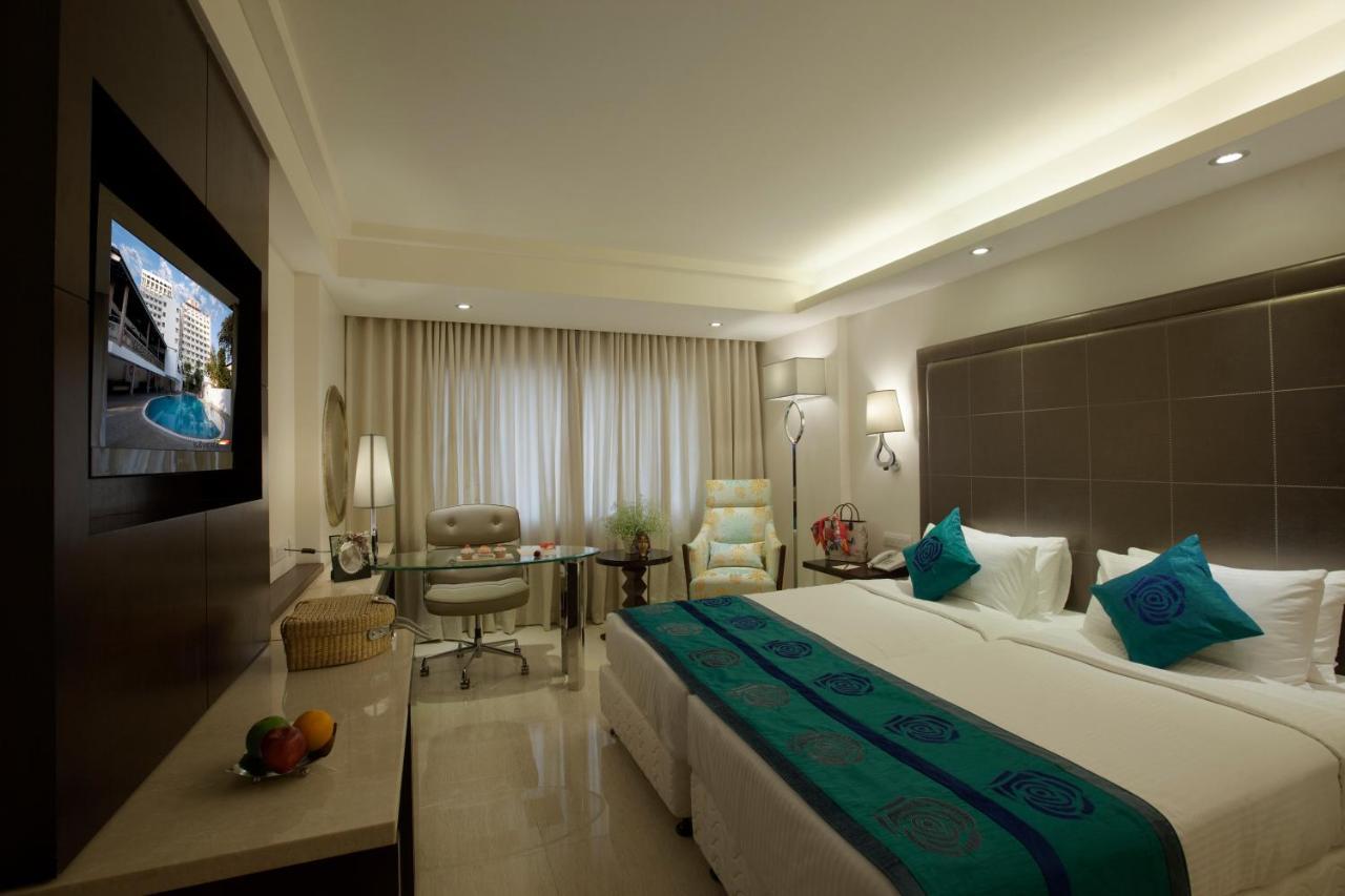 Savera Hotel Ченай Екстериор снимка