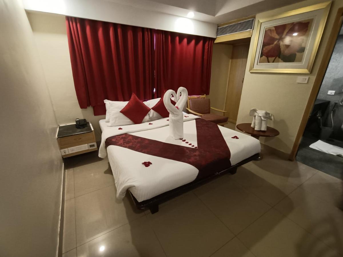 Savera Hotel Ченай Екстериор снимка