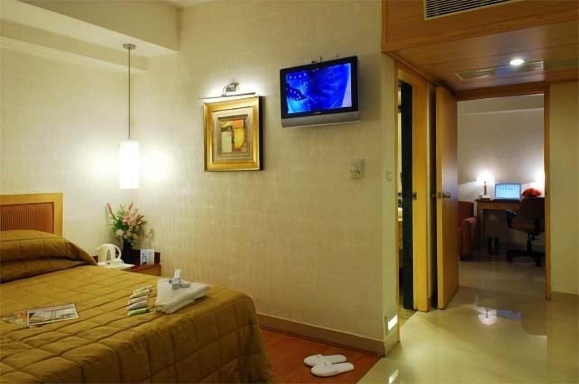 Savera Hotel Ченай Екстериор снимка