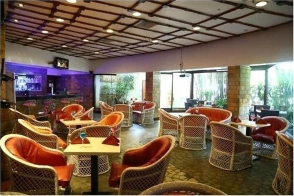 Savera Hotel Ченай Екстериор снимка