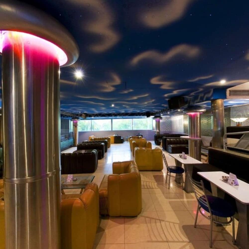 Savera Hotel Ченай Екстериор снимка