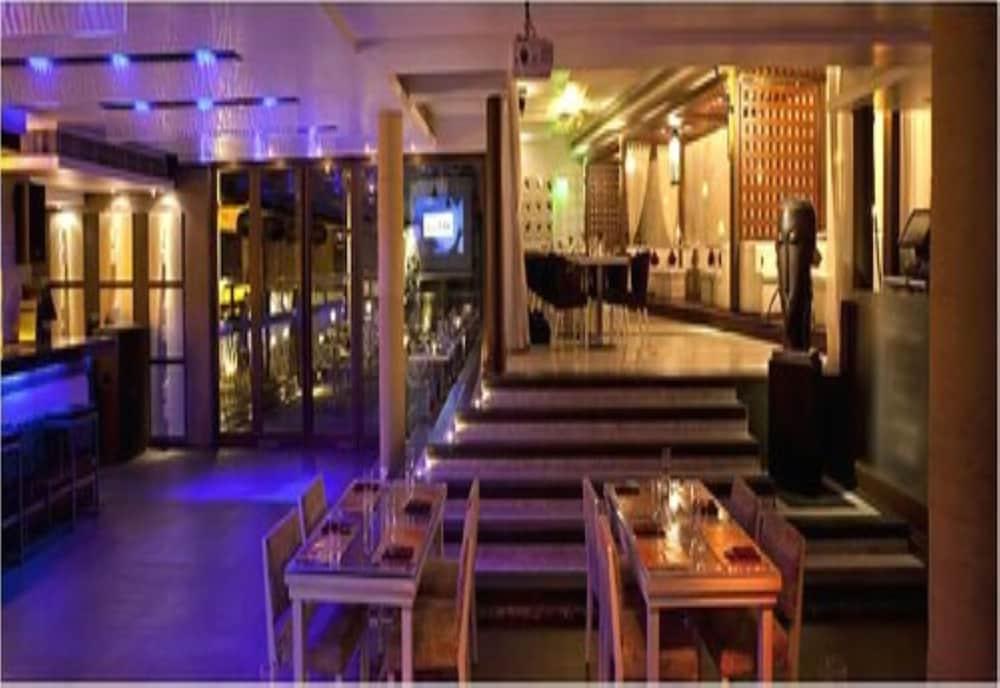 Savera Hotel Ченай Екстериор снимка