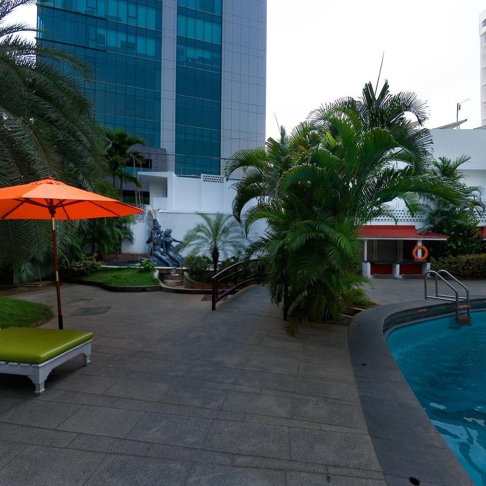 Savera Hotel Ченай Екстериор снимка