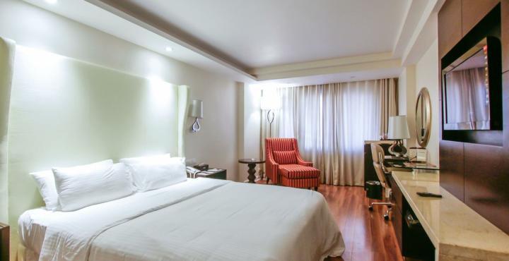 Savera Hotel Ченай Екстериор снимка