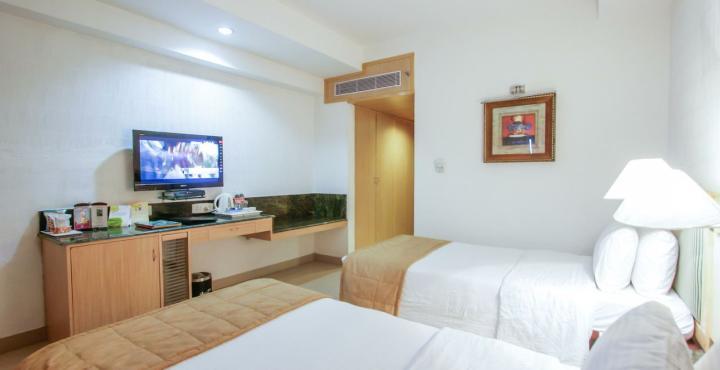 Savera Hotel Ченай Екстериор снимка