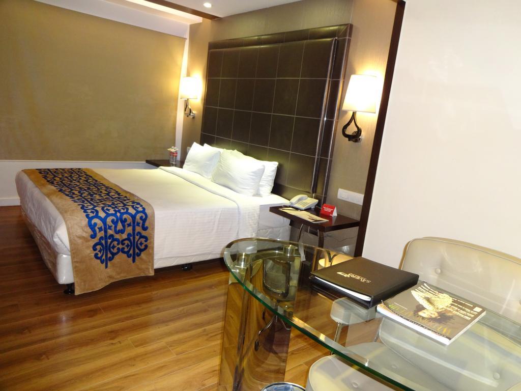 Savera Hotel Ченай Екстериор снимка