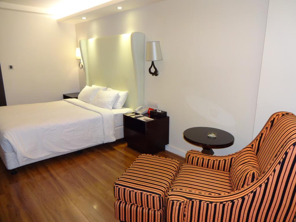 Savera Hotel Ченай Екстериор снимка