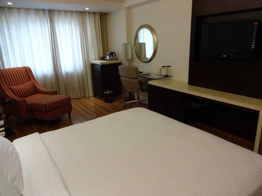 Savera Hotel Ченай Екстериор снимка