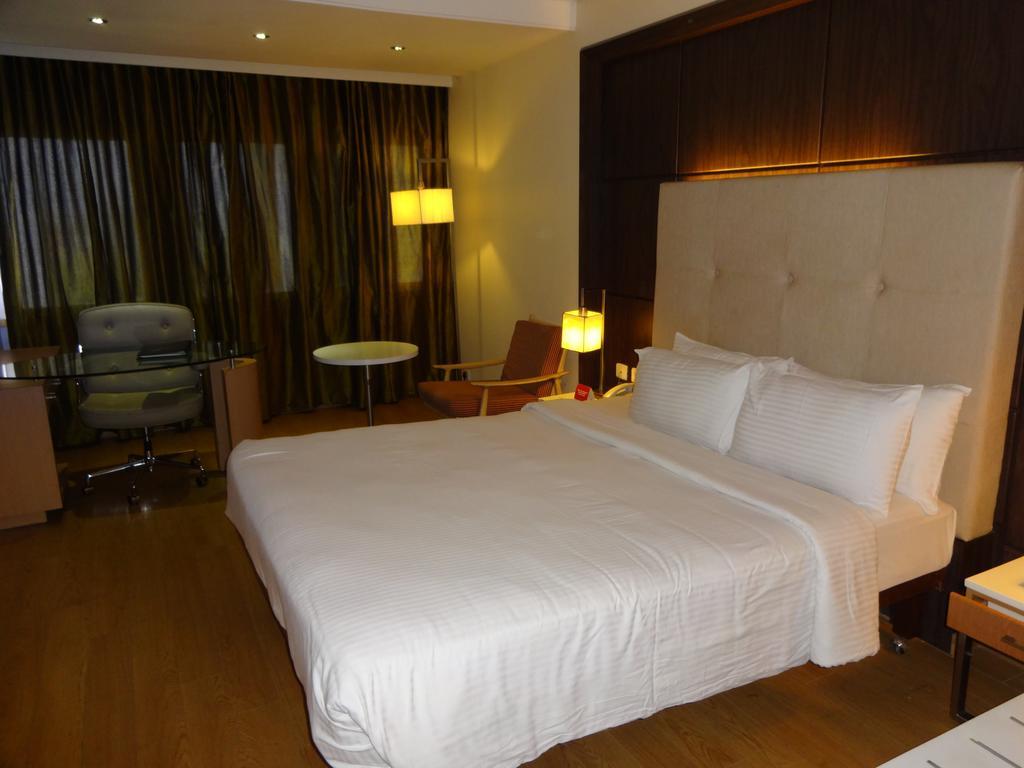 Savera Hotel Ченай Стая снимка